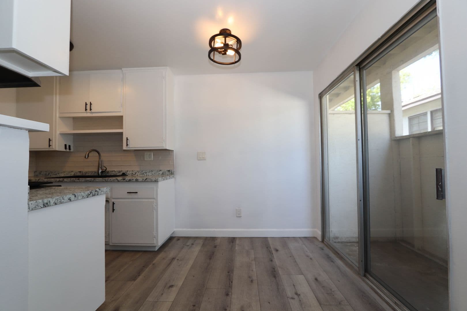 Pasadena Apartment: 460 Vista Ave