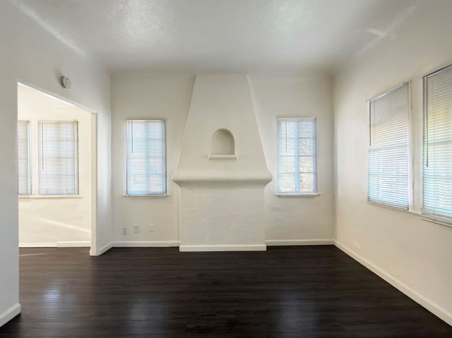 Long Beach Apartment: 1045 Saint Louis Ave