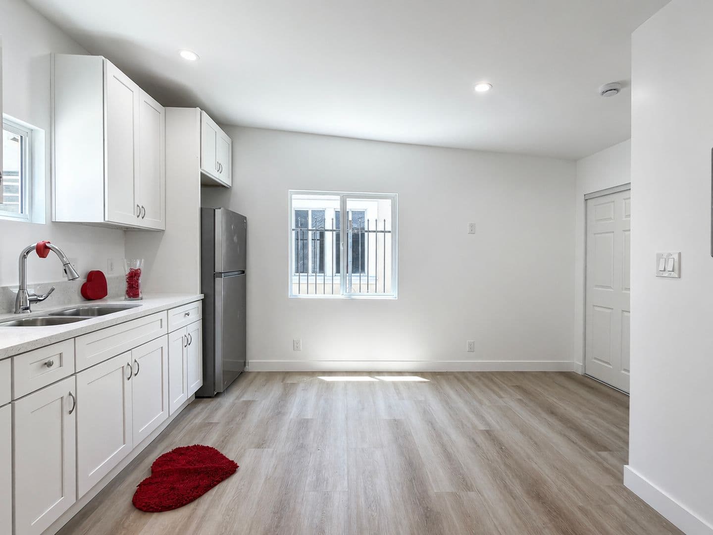 Long Beach Apartment: 1001 E 5th St
