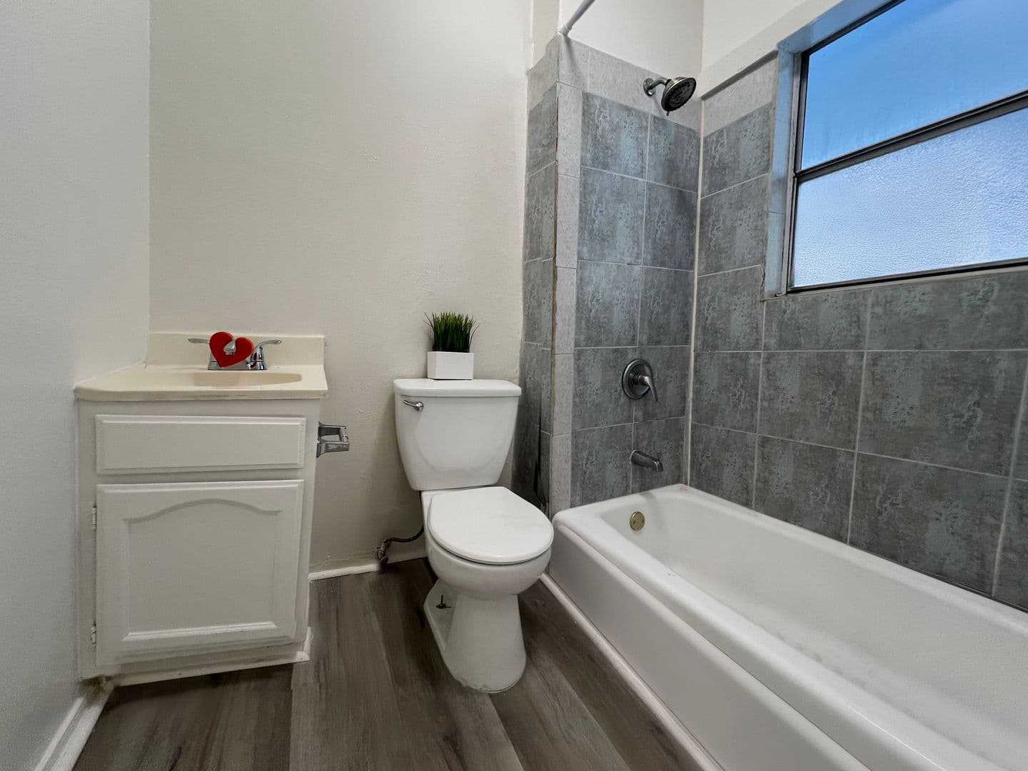 Long Beach Apartment: 227 Lime Ave