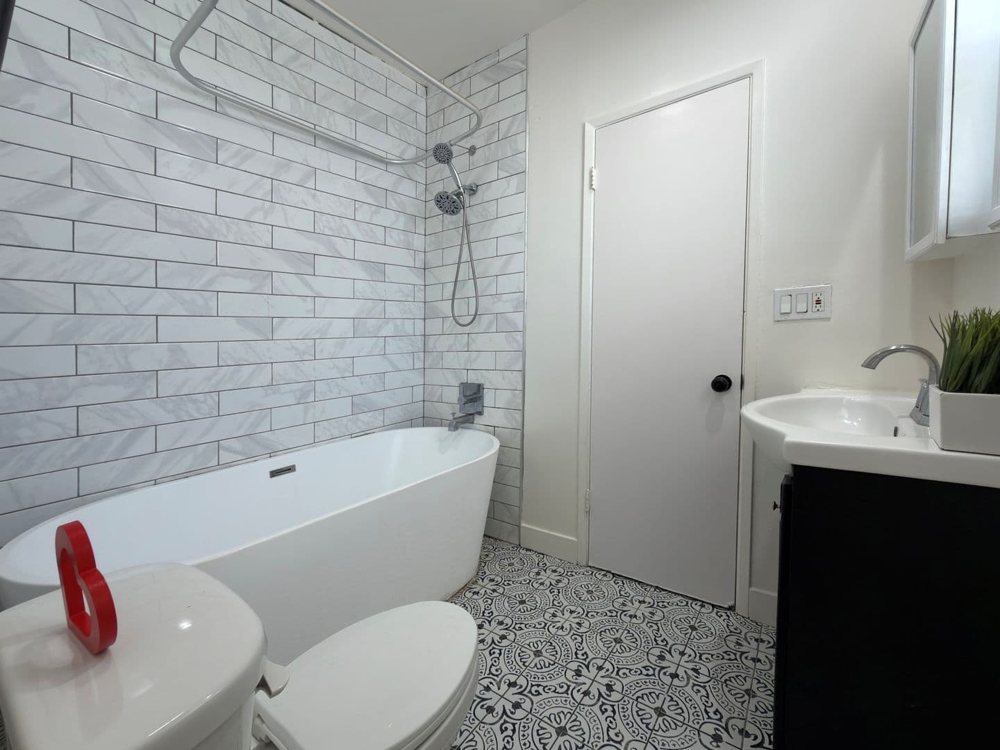Long Beach Apartment: 531 N Virginia Ct
