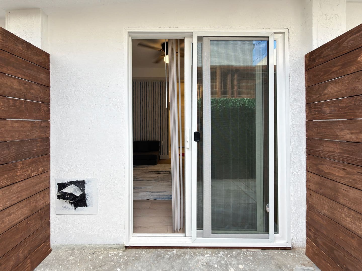 Long Beach Apartment: 1478 Henderson Ave