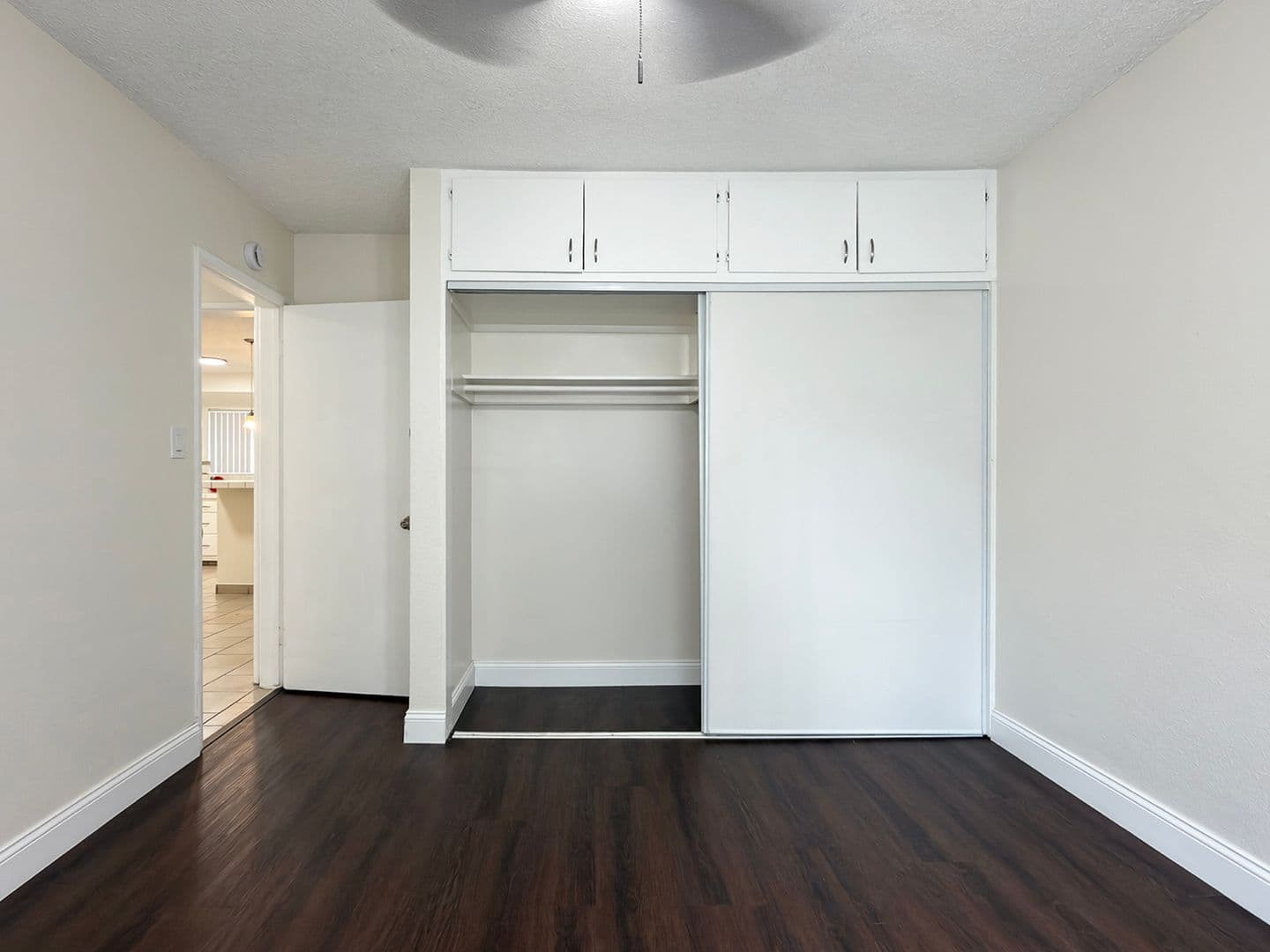 Long Beach Apartment: 1415 Cedar Ave