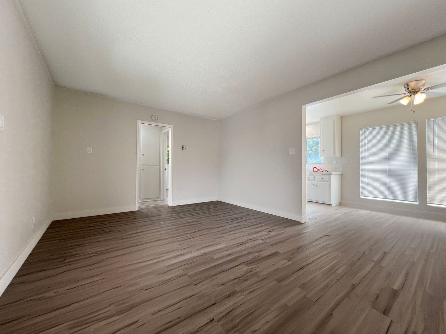 Long Beach Apartment: 360 Freeman Ave