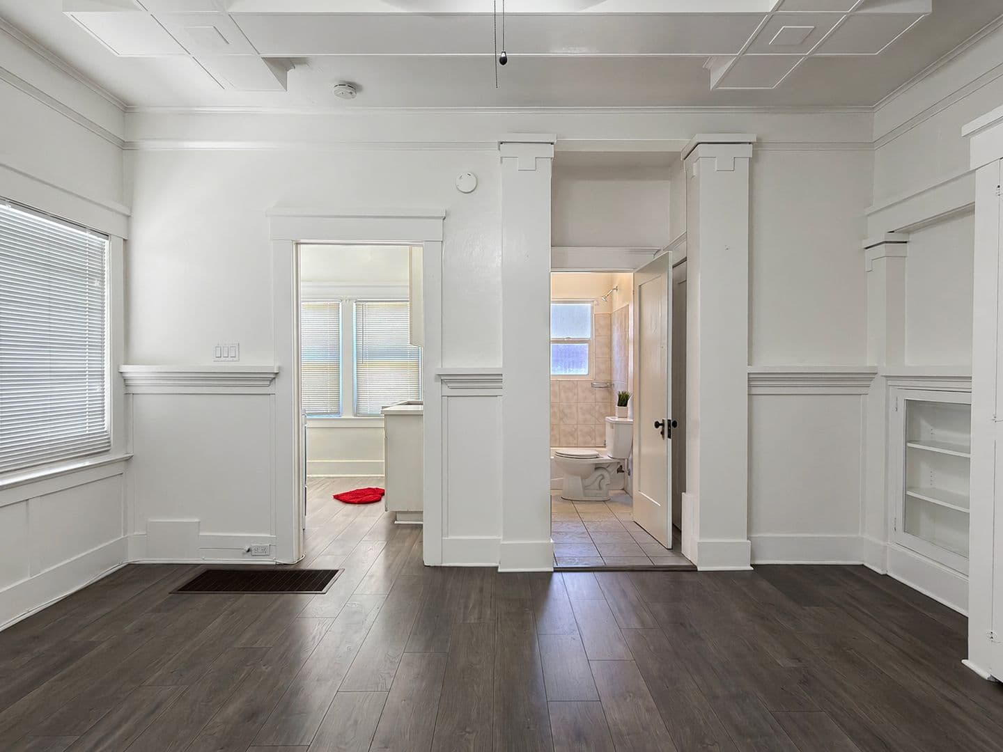 Long Beach Apartment: 1153 E Appleton St