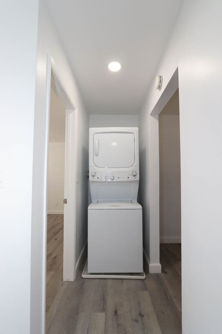Pasadena Apartment: 460 Vista Ave