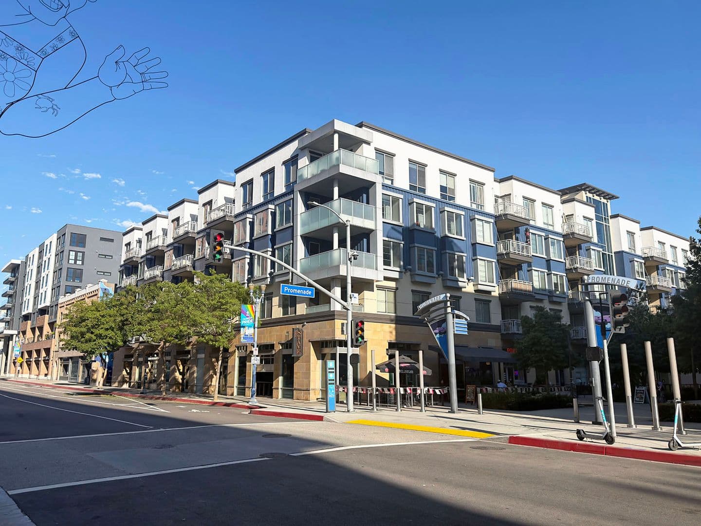 Long Beach House: 150 The Promenade N, Unit 415