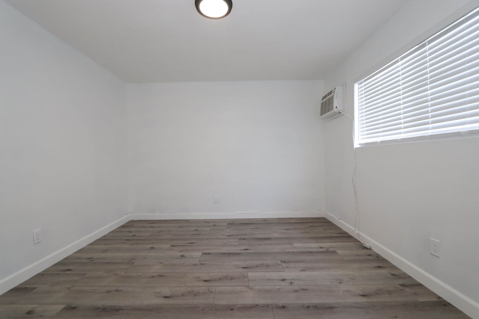 Pasadena Apartment: 460 Vista Ave