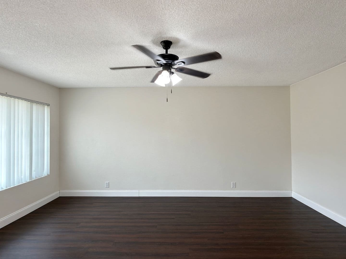 Long Beach Apartment: 1415 Cedar Ave