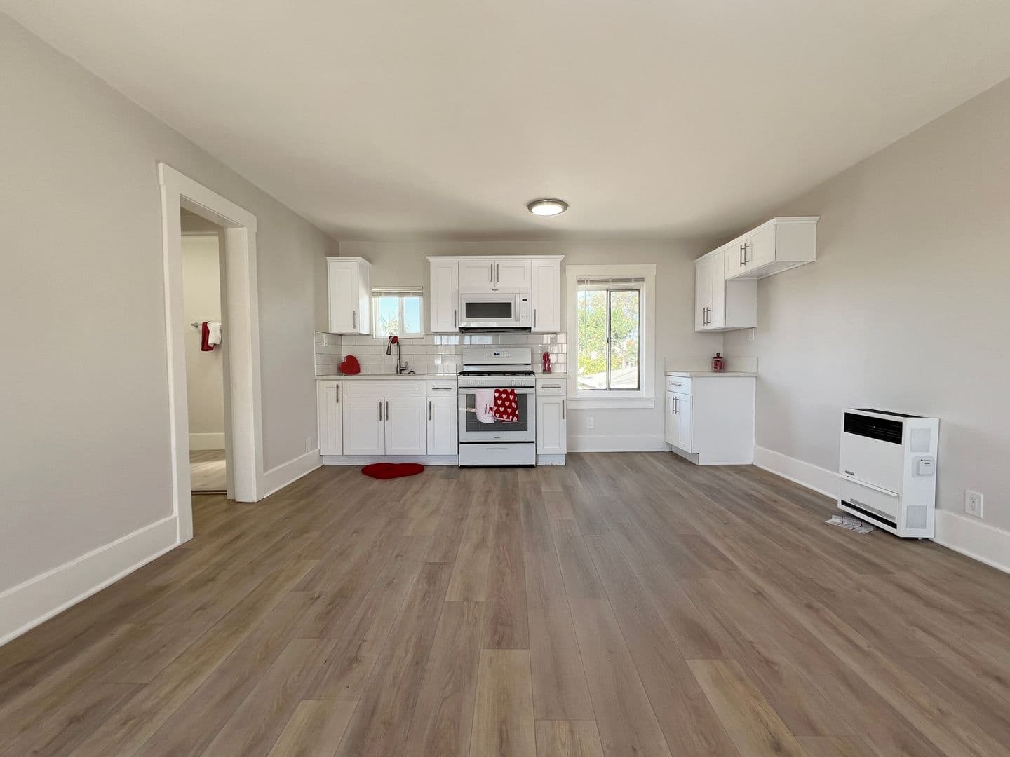 Long Beach Apartment: 2384 Linden Ave