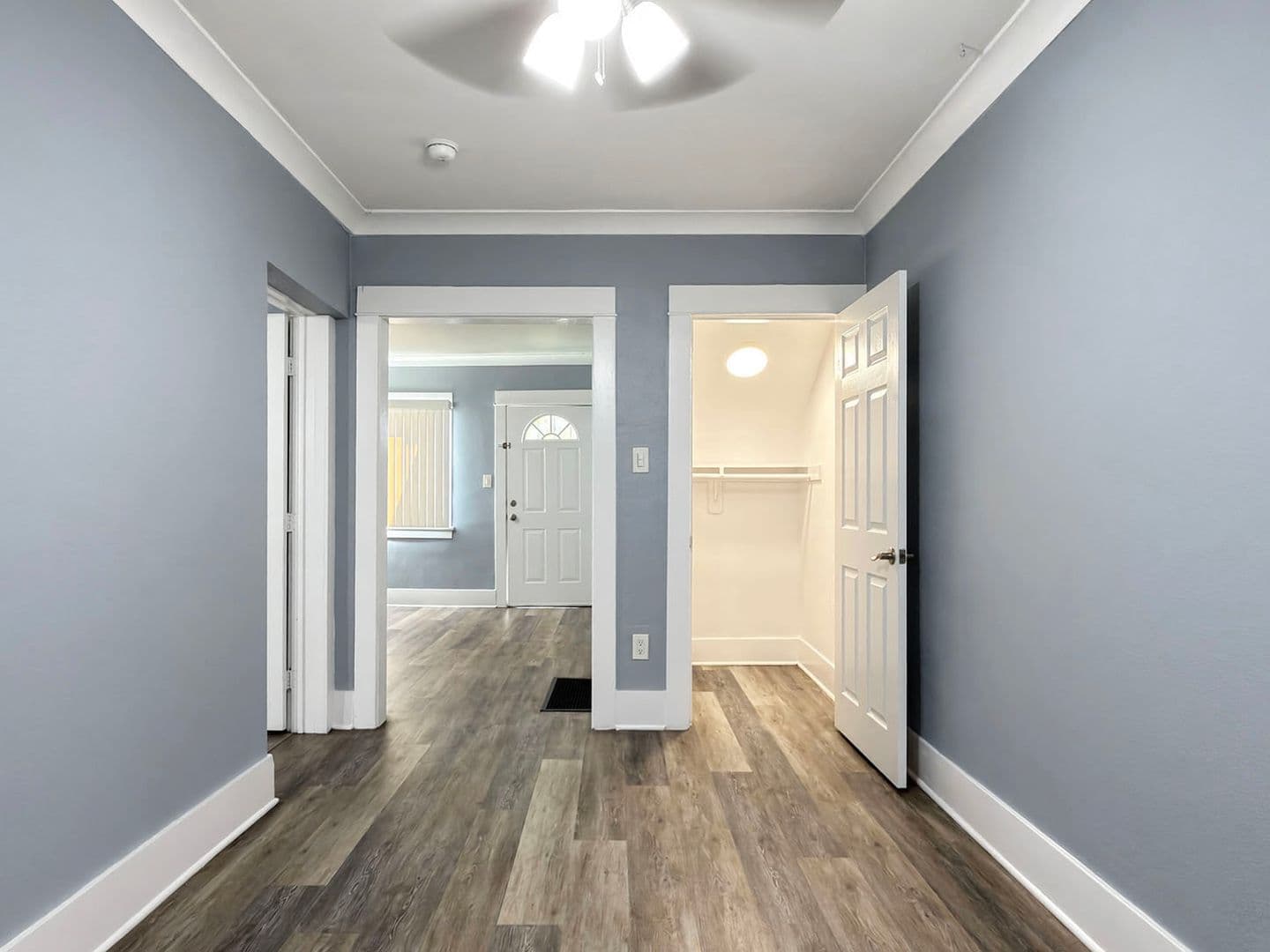 Long Beach Apartment: 1813 E 7th St