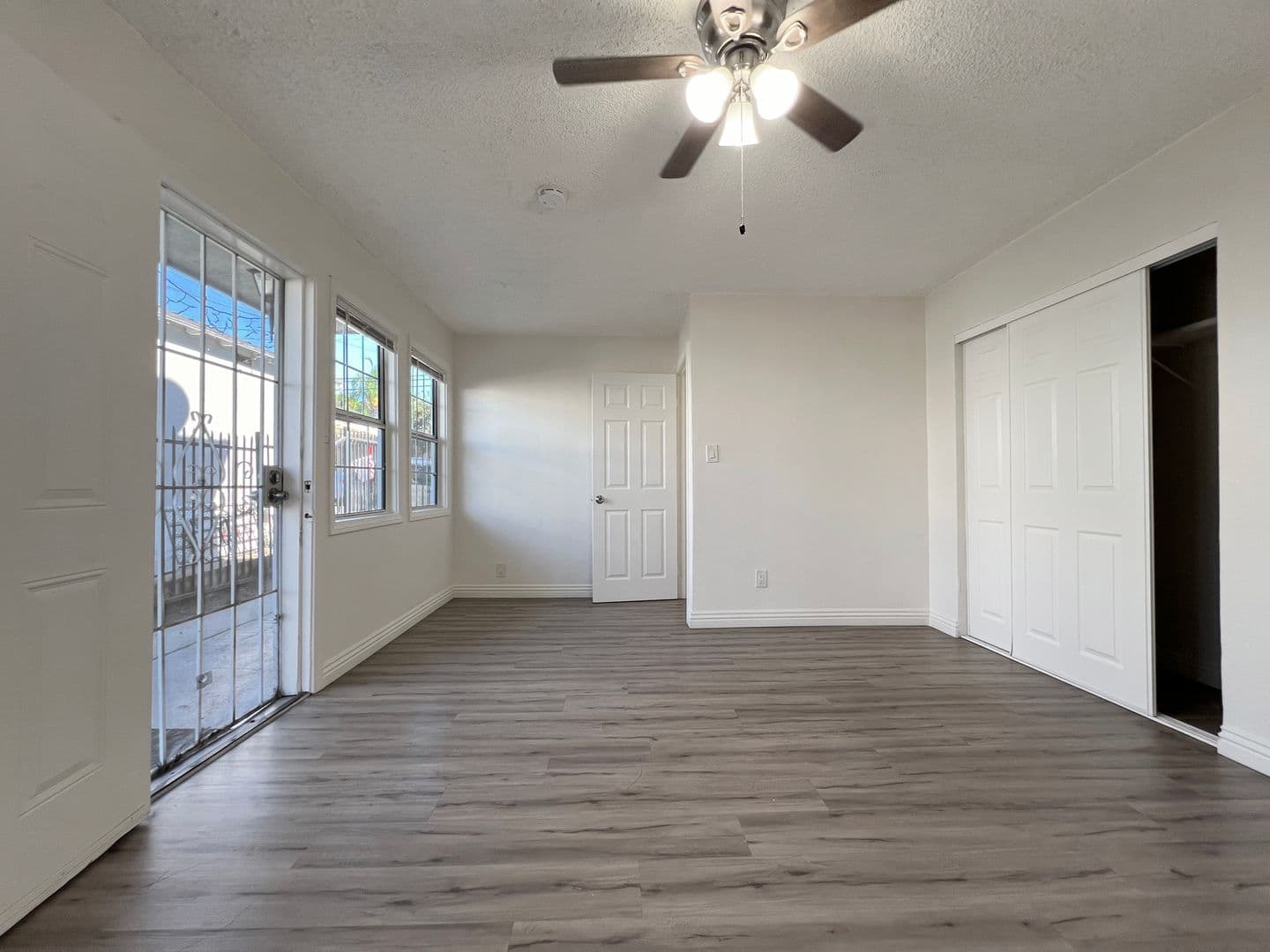 Long Beach Apartment: 1862 Magnolia Ave