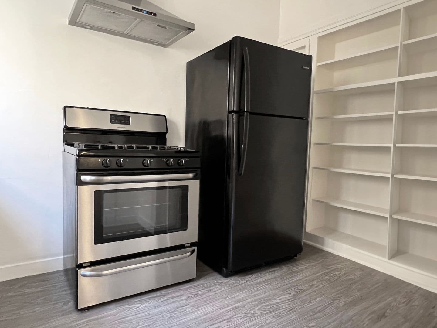 Long Beach Apartment: 444 Chestnut Ave
