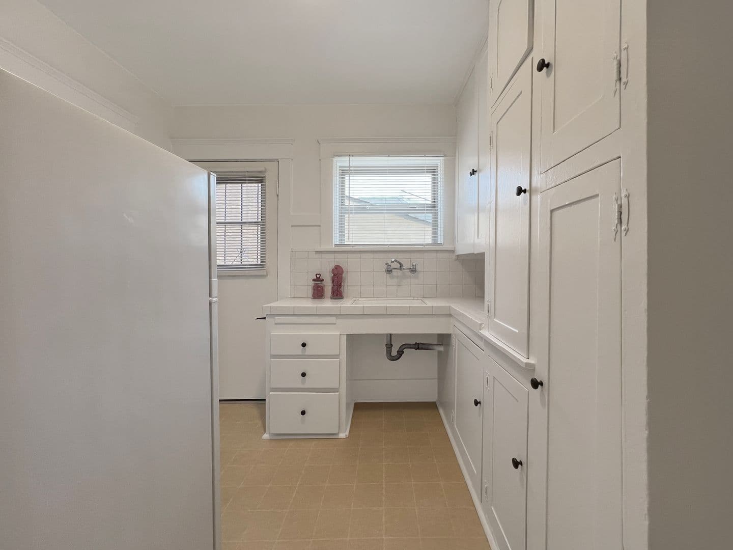 Long Beach Apartment: 1360 Euclid Ave