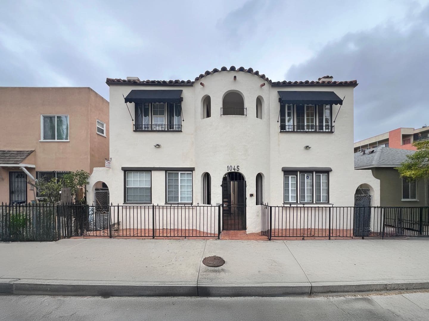 Long Beach Apartment: 1045 Saint Louis Ave