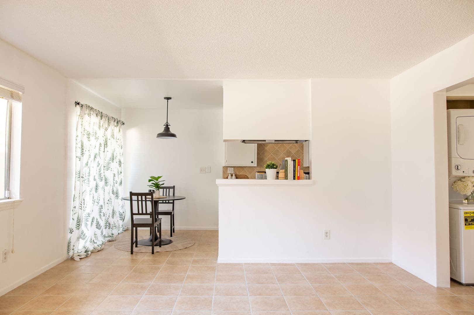 Pasadena Apartment: 460 Vista Ave