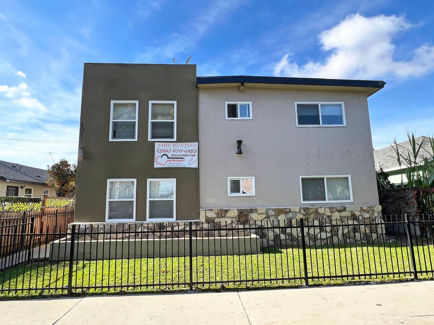 Long Beach Apartment: 1071 Olive Ave
