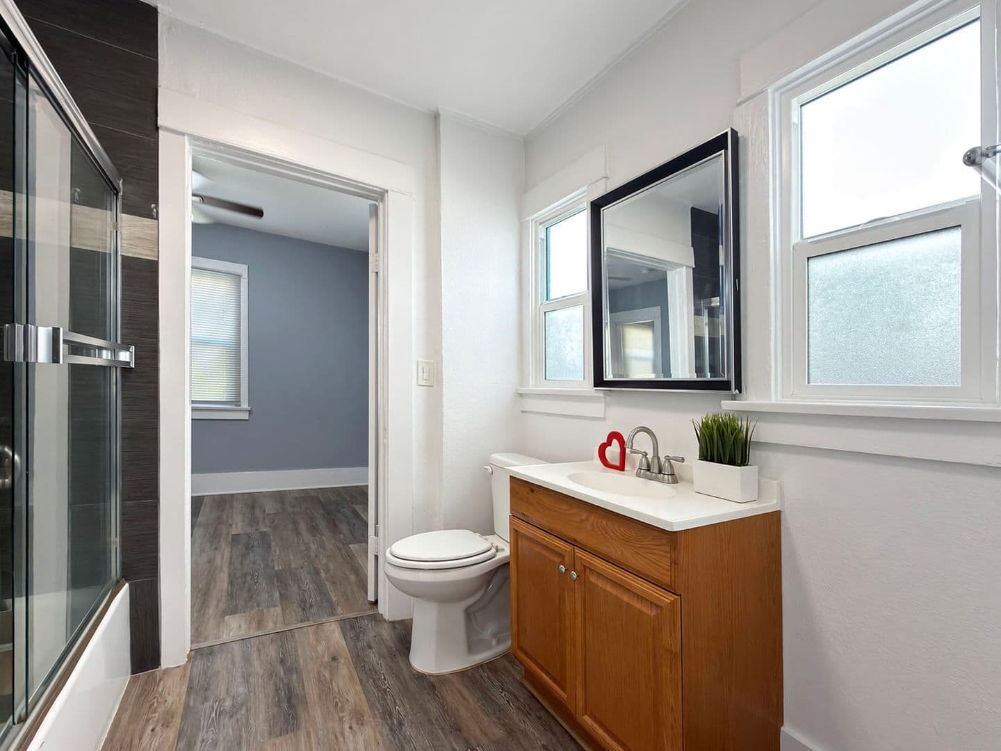 Long Beach Apartment: 1813 E 7th St