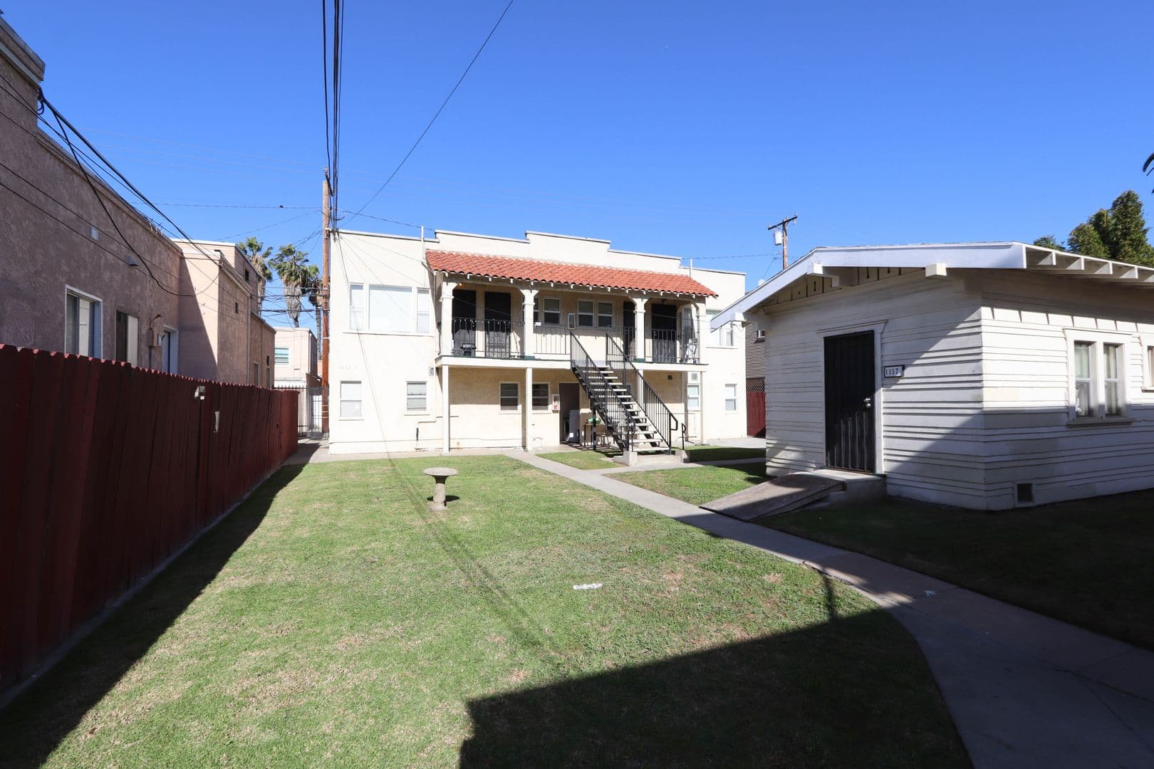 Long Beach Apartment: 1153 E Appleton St