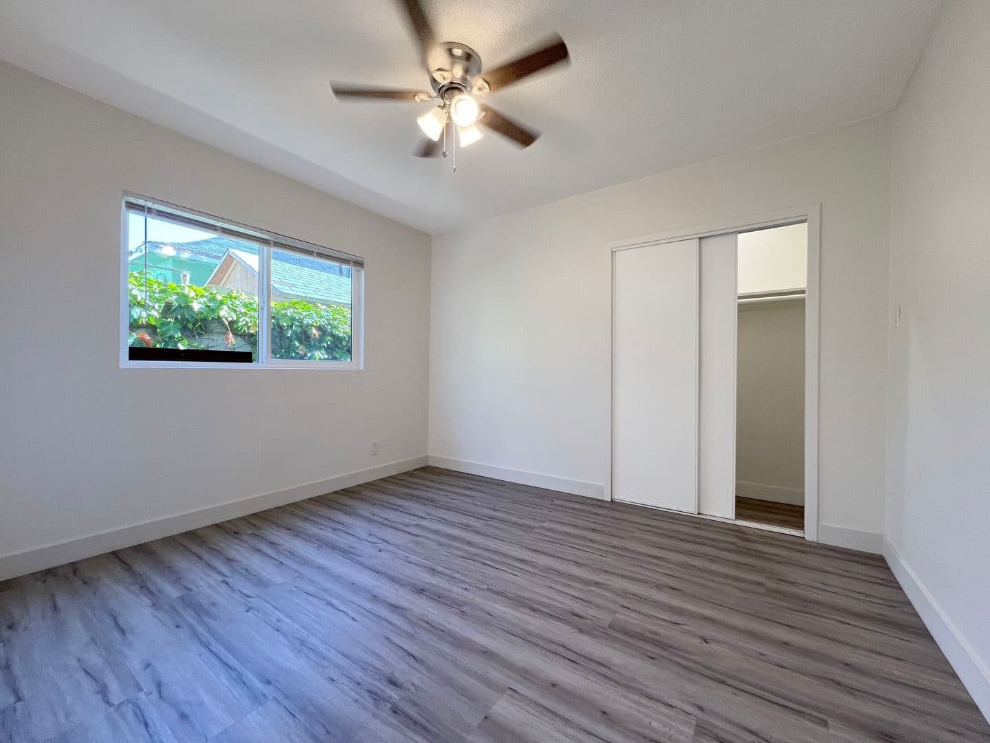 Long Beach Apartment: 1071 Olive Ave
