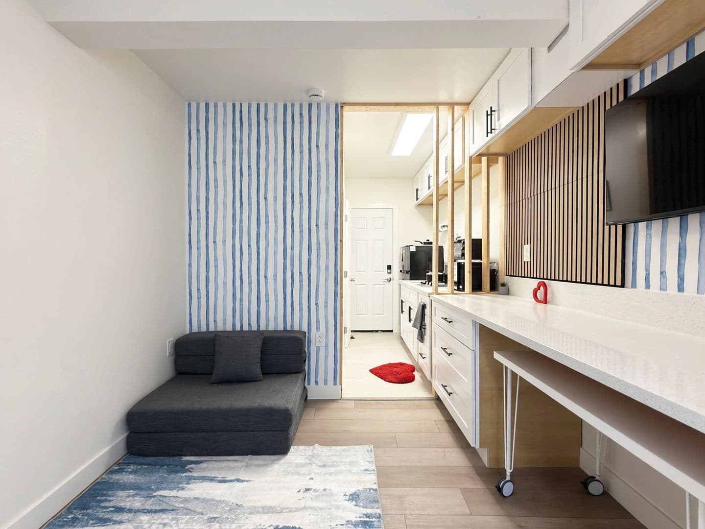 Long Beach Apartment: 1478 Henderson Ave
