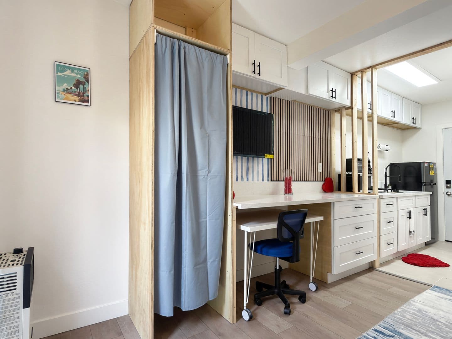 Long Beach Apartment: 1478 Henderson Ave