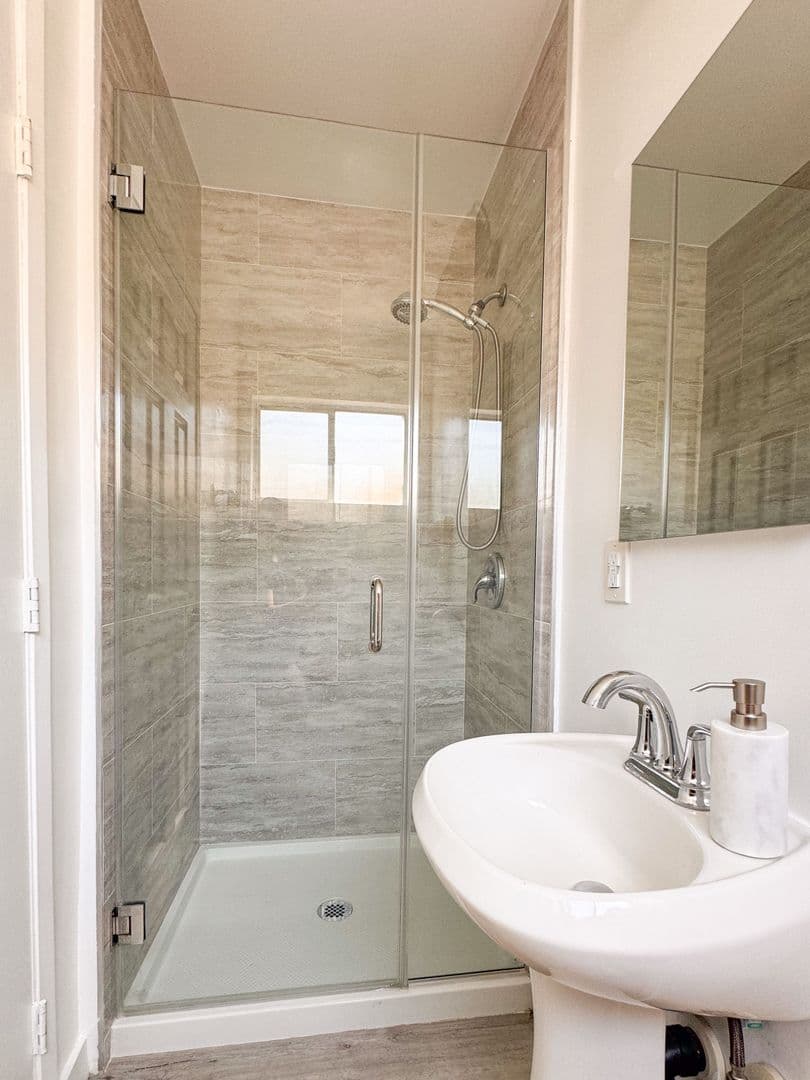 Pasadena Apartment: 460 Vista Ave