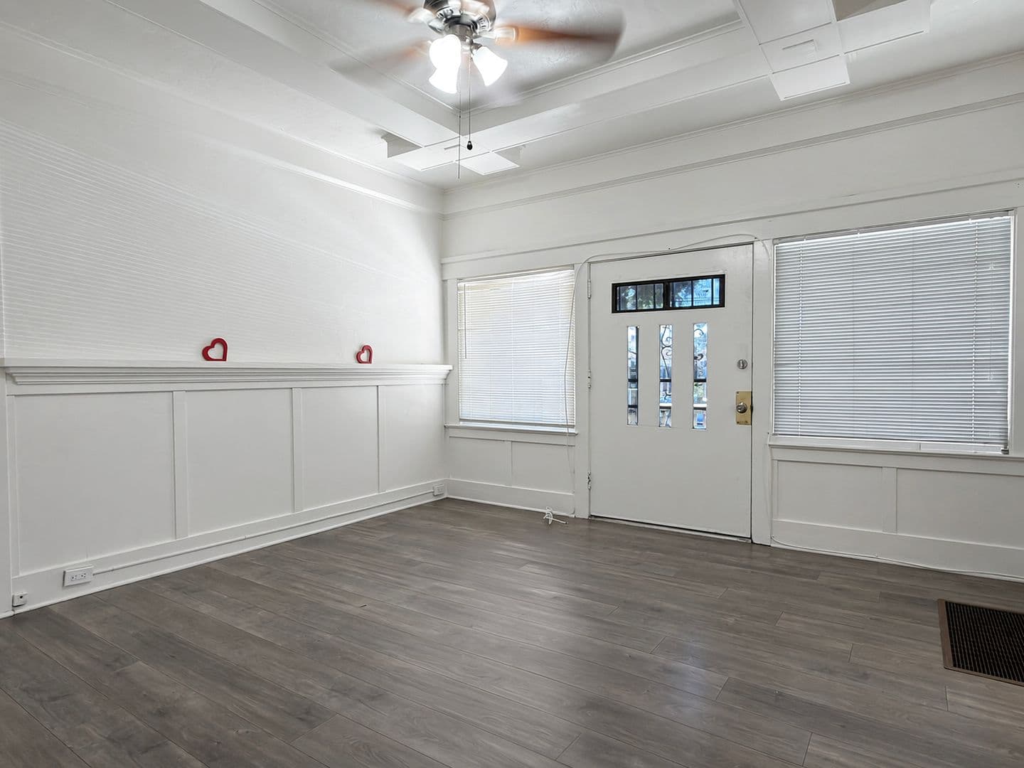 Long Beach Apartment: 1153 E Appleton St