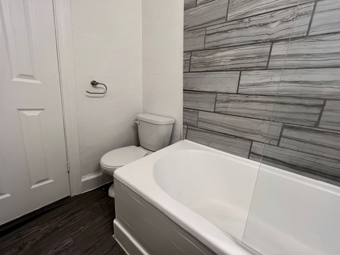 Long Beach Apartment: 444 Chestnut Ave