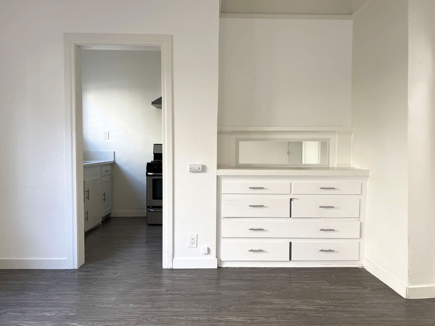 Long Beach Apartment: 444 Chestnut Ave