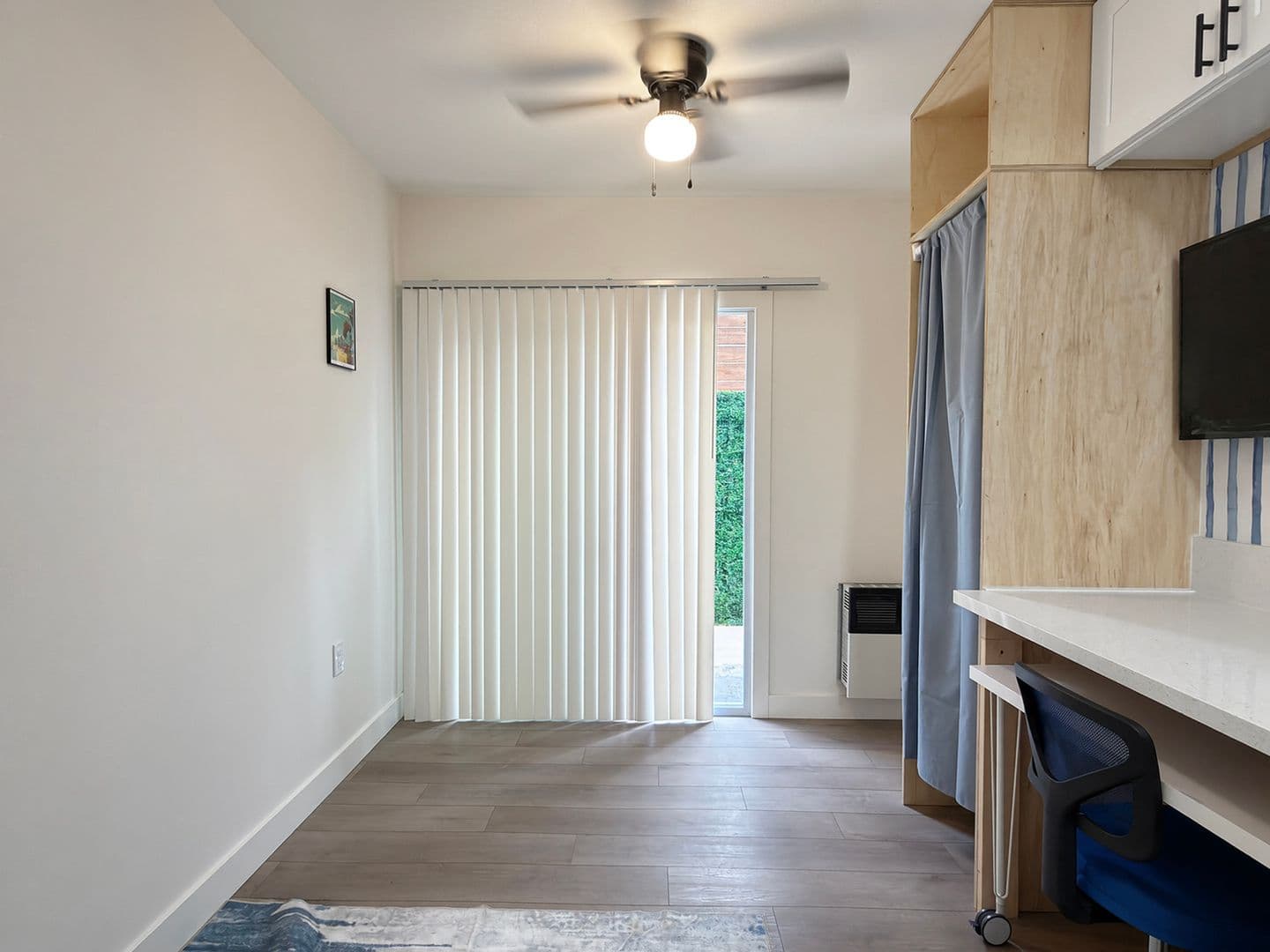Long Beach Apartment: 1478 Henderson Ave