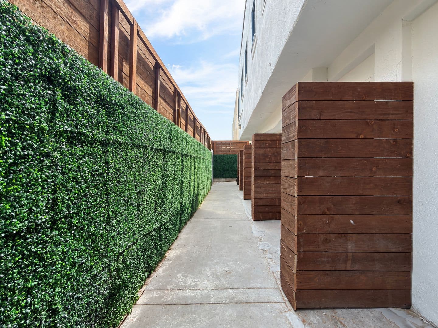 Long Beach Apartment: 1478 Henderson Ave