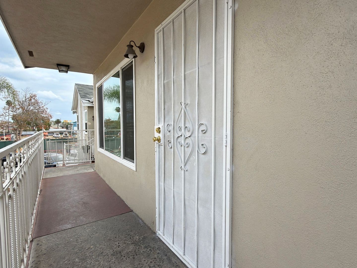 Long Beach Apartment: 1415 Cedar Ave