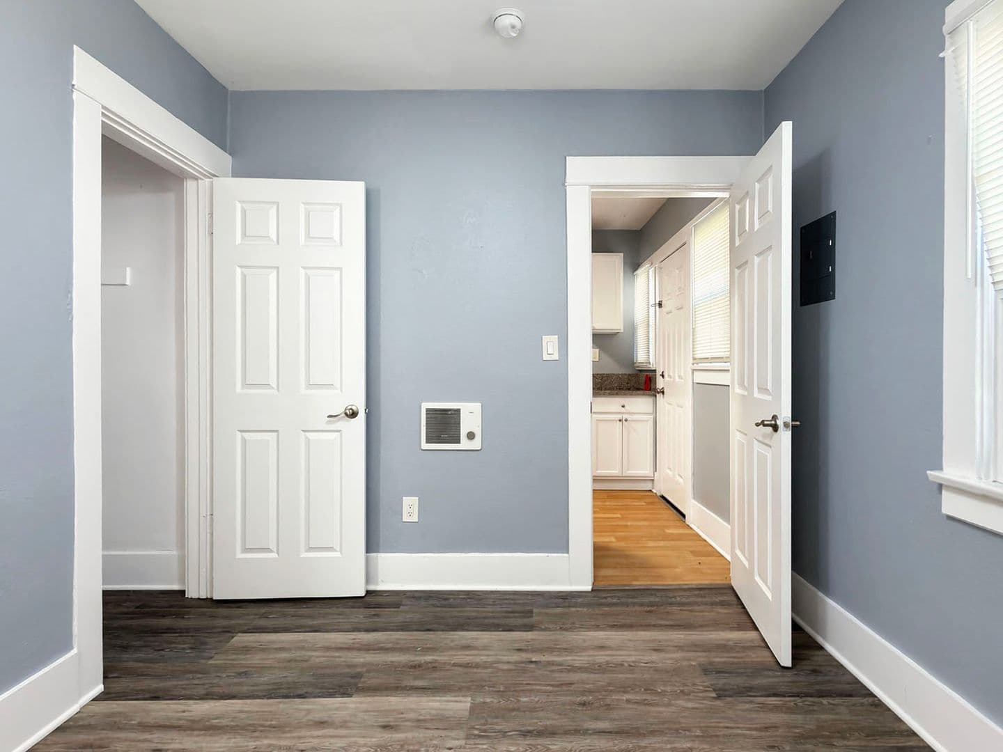 Long Beach Apartment: 1813 E 7th St