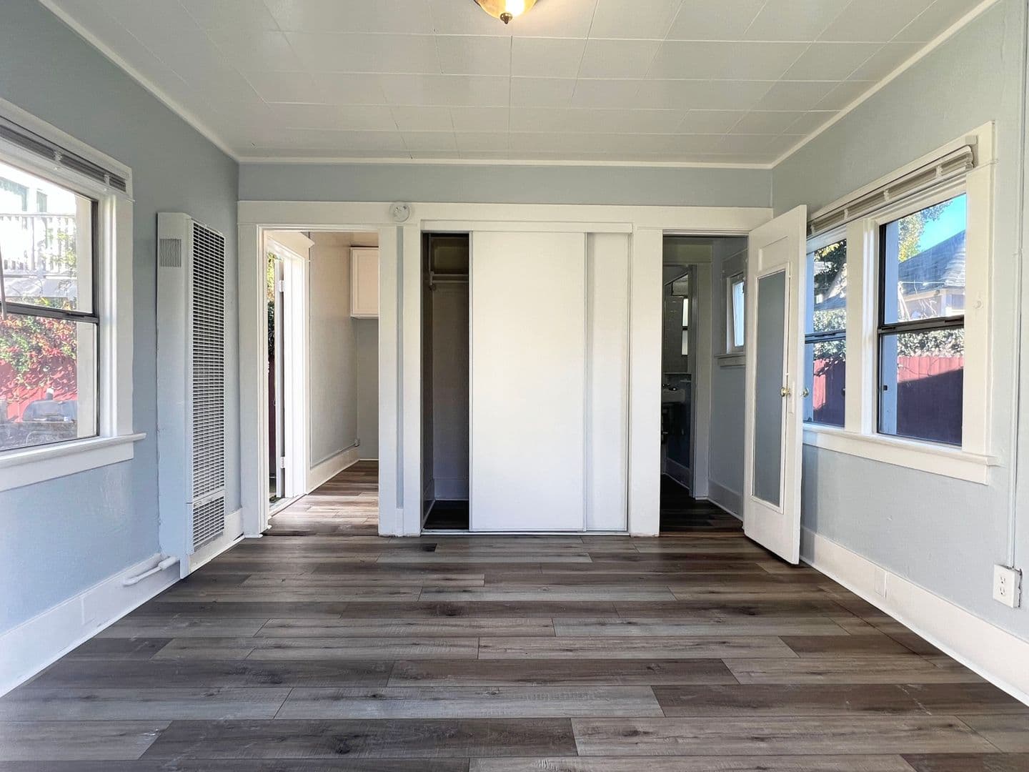 Long Beach Apartment: 1153 E Appleton St