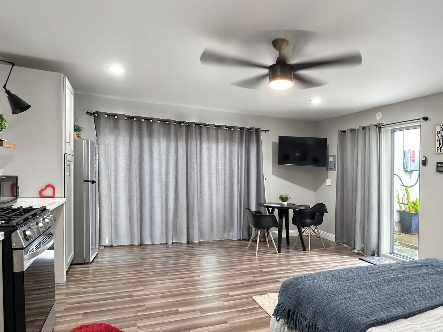 Long Beach House: 1003 E Ridgewood