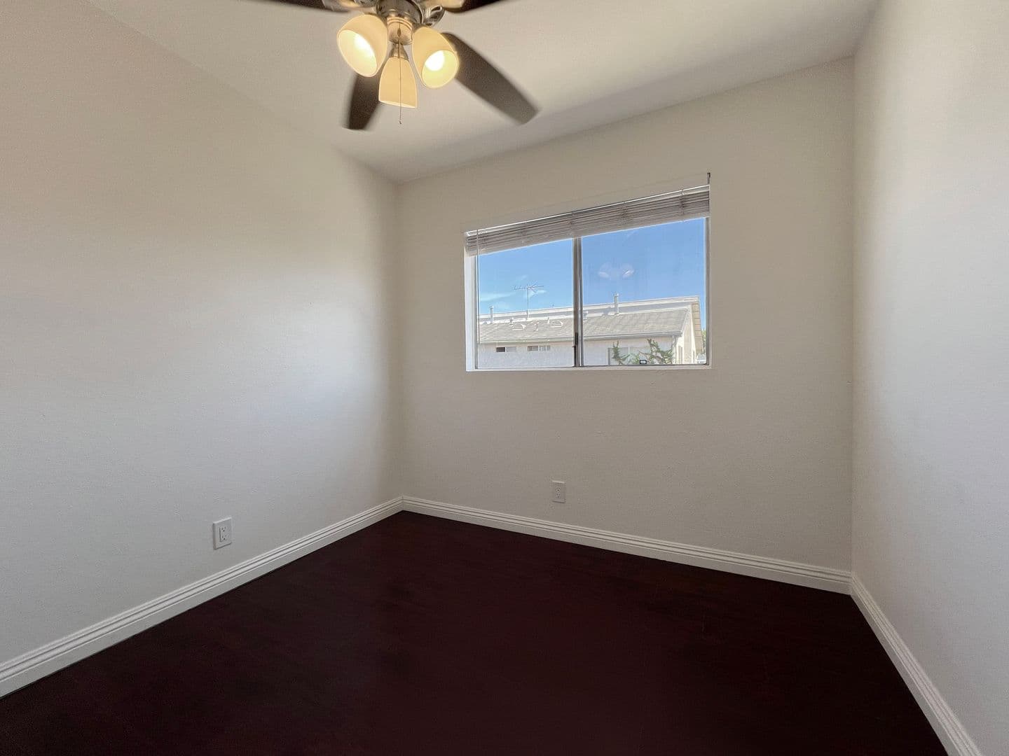 Long Beach Condo: 2226 Lewis Ave