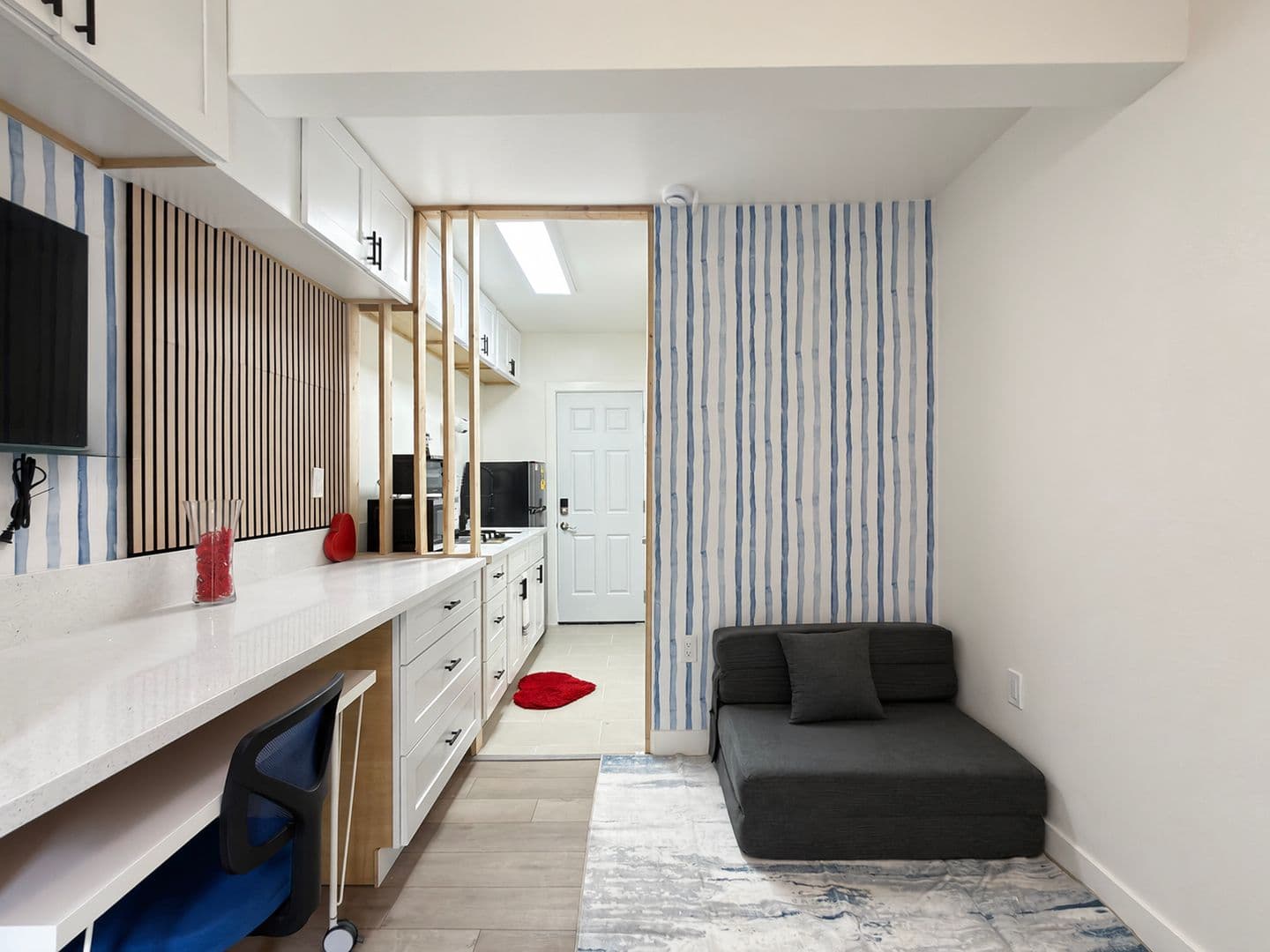 Long Beach Apartment: 1478 Henderson Ave