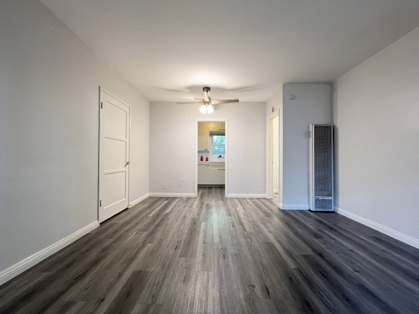 Long Beach Apartment: 319 Bonito Ave