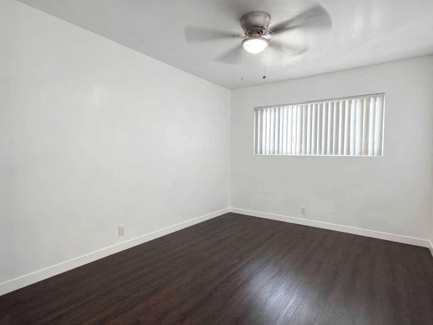Long Beach Apartment: 1415 Cedar Ave