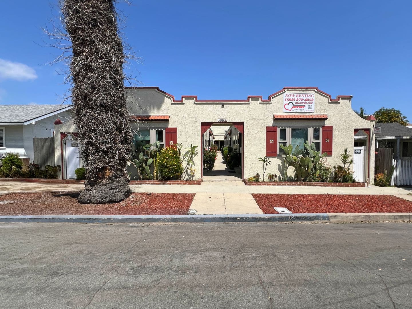 Long Beach Apartment: 1360 Euclid Ave