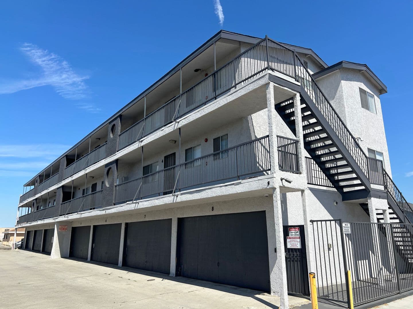 Long Beach Condo: 2226 Lewis Ave