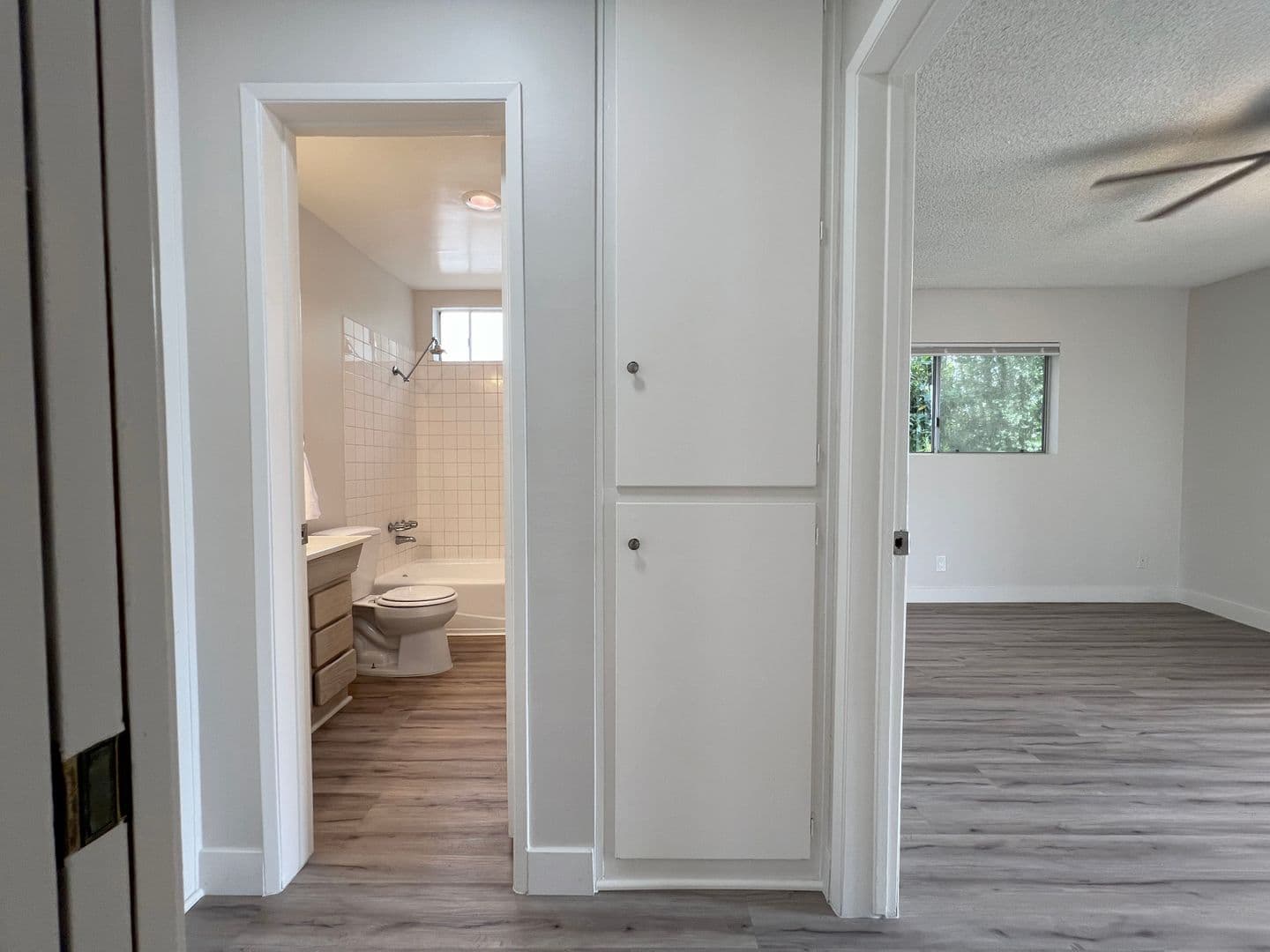 Long Beach Apartment: 360 Freeman Ave