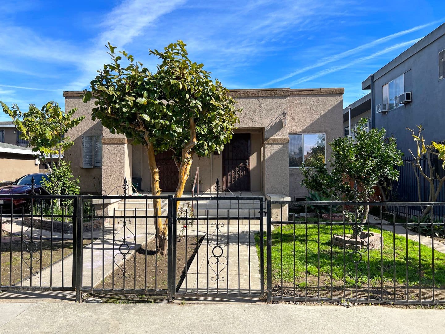 Long Beach Apartment: 2384 Linden Ave