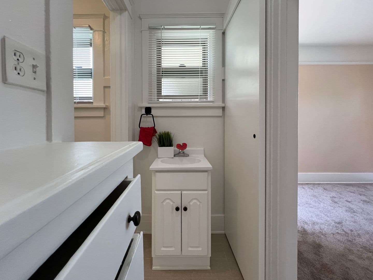Long Beach Apartment: 1360 Euclid Ave