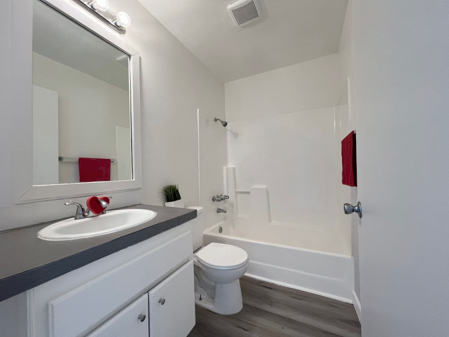 Harbor City Apartment: 1618 259th St