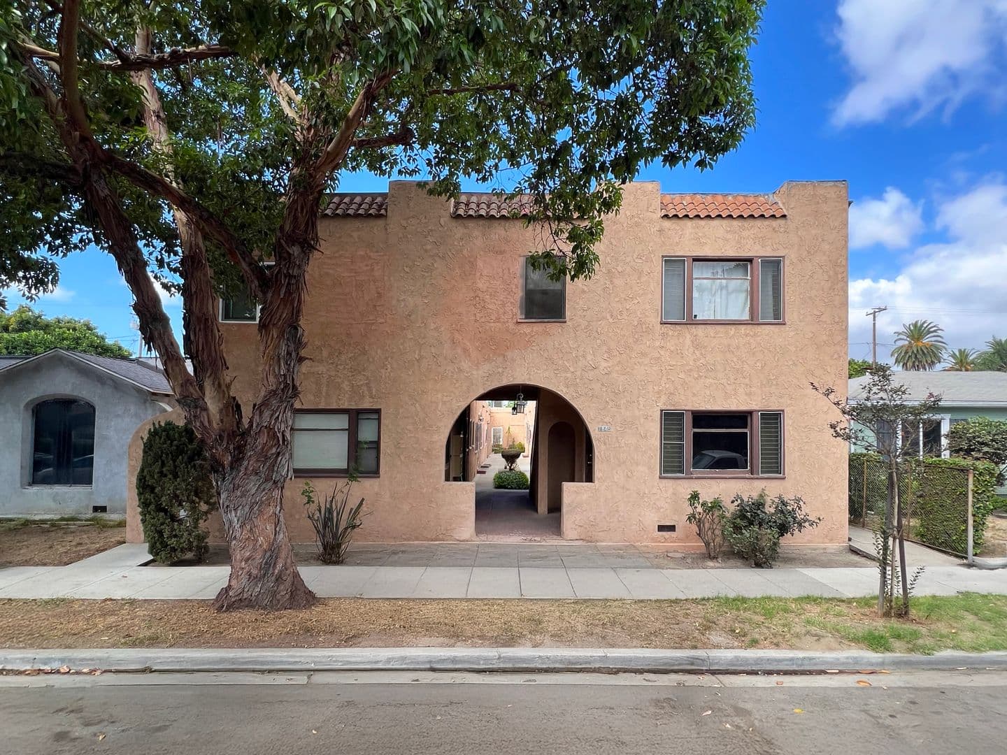 Long Beach Apartment: 1845 Maine Ave