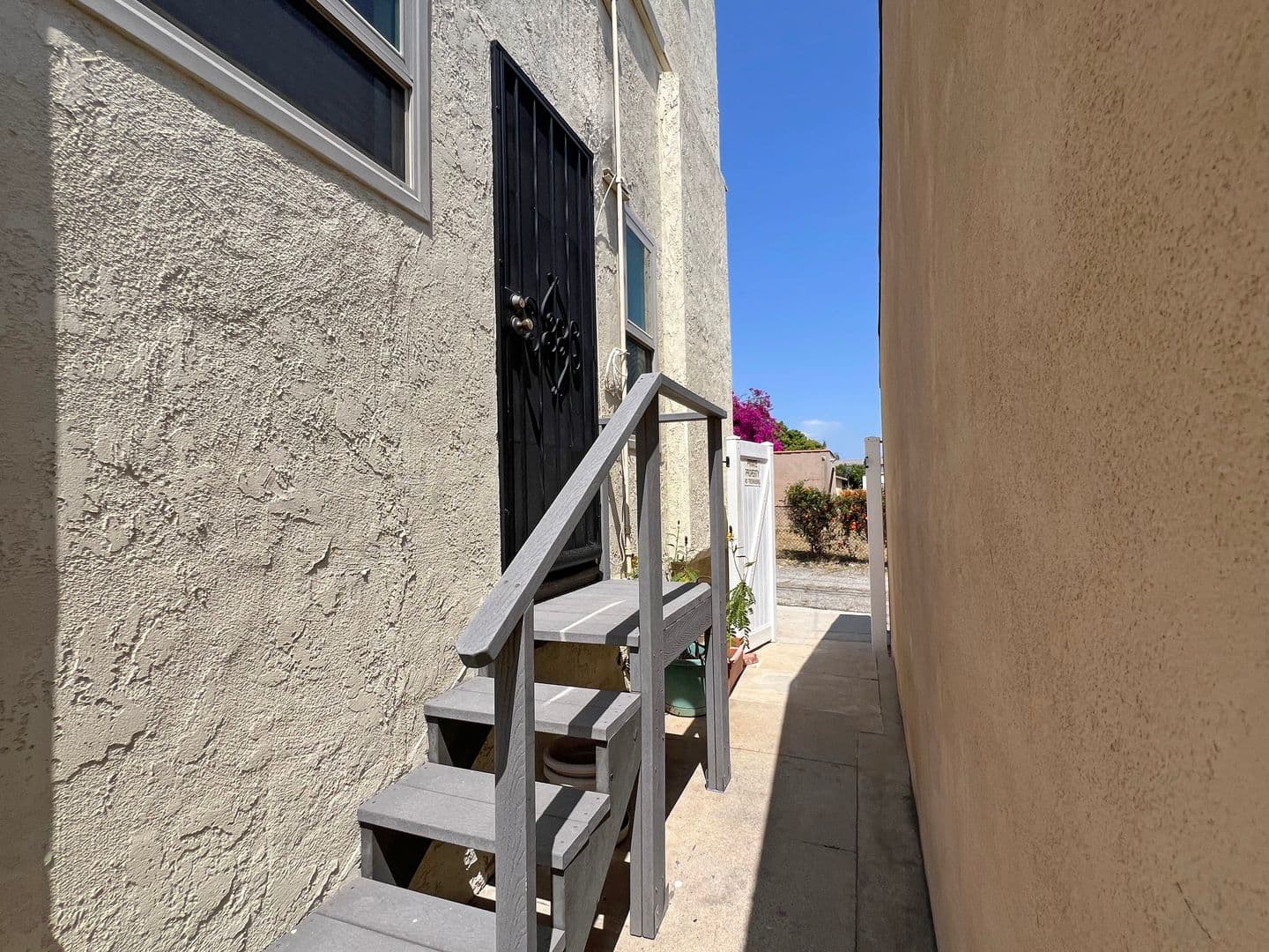 Long Beach Apartment: 1360 Euclid Ave