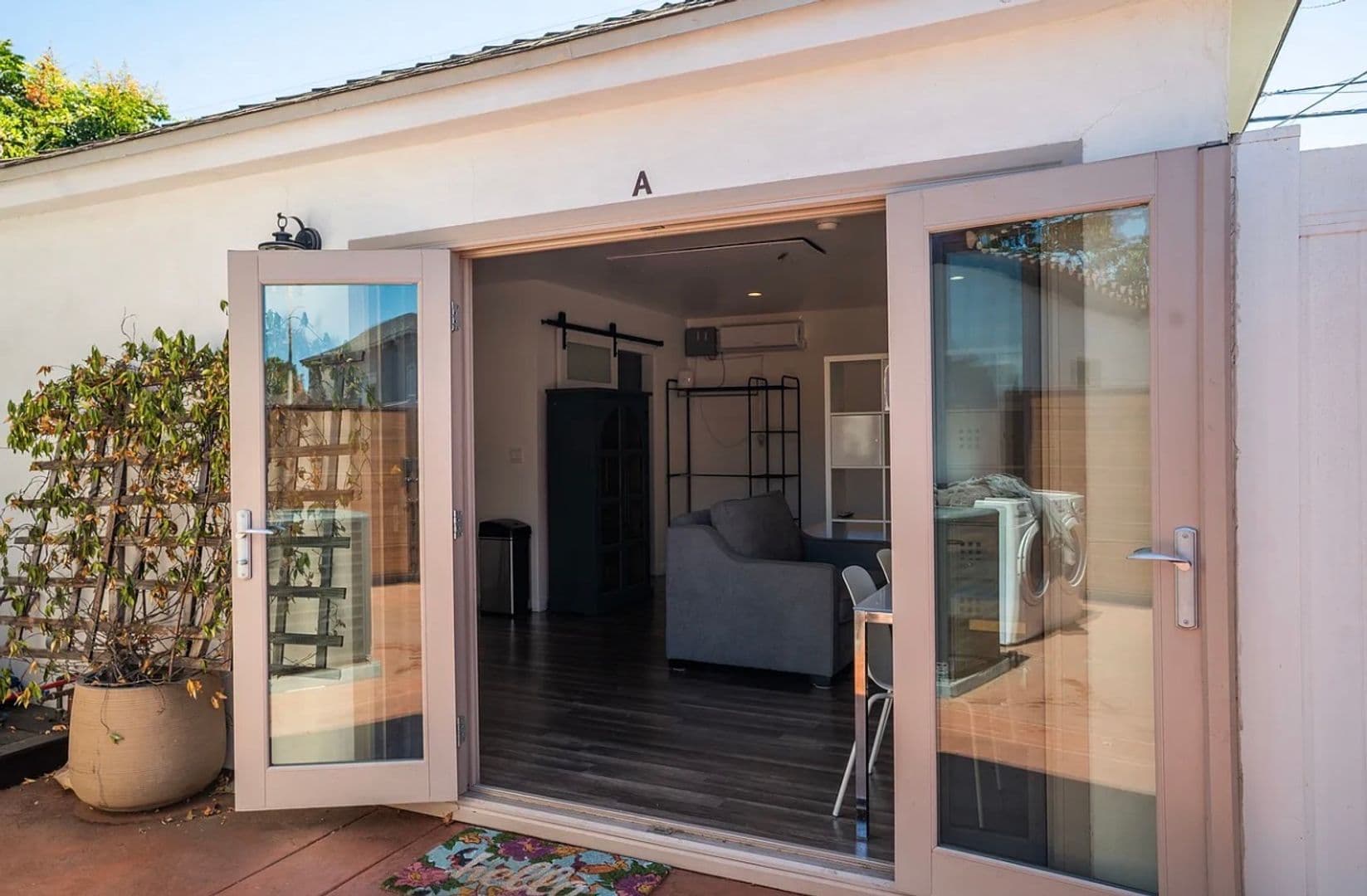Long Beach House: 2021 Euclid Ave # 1-A