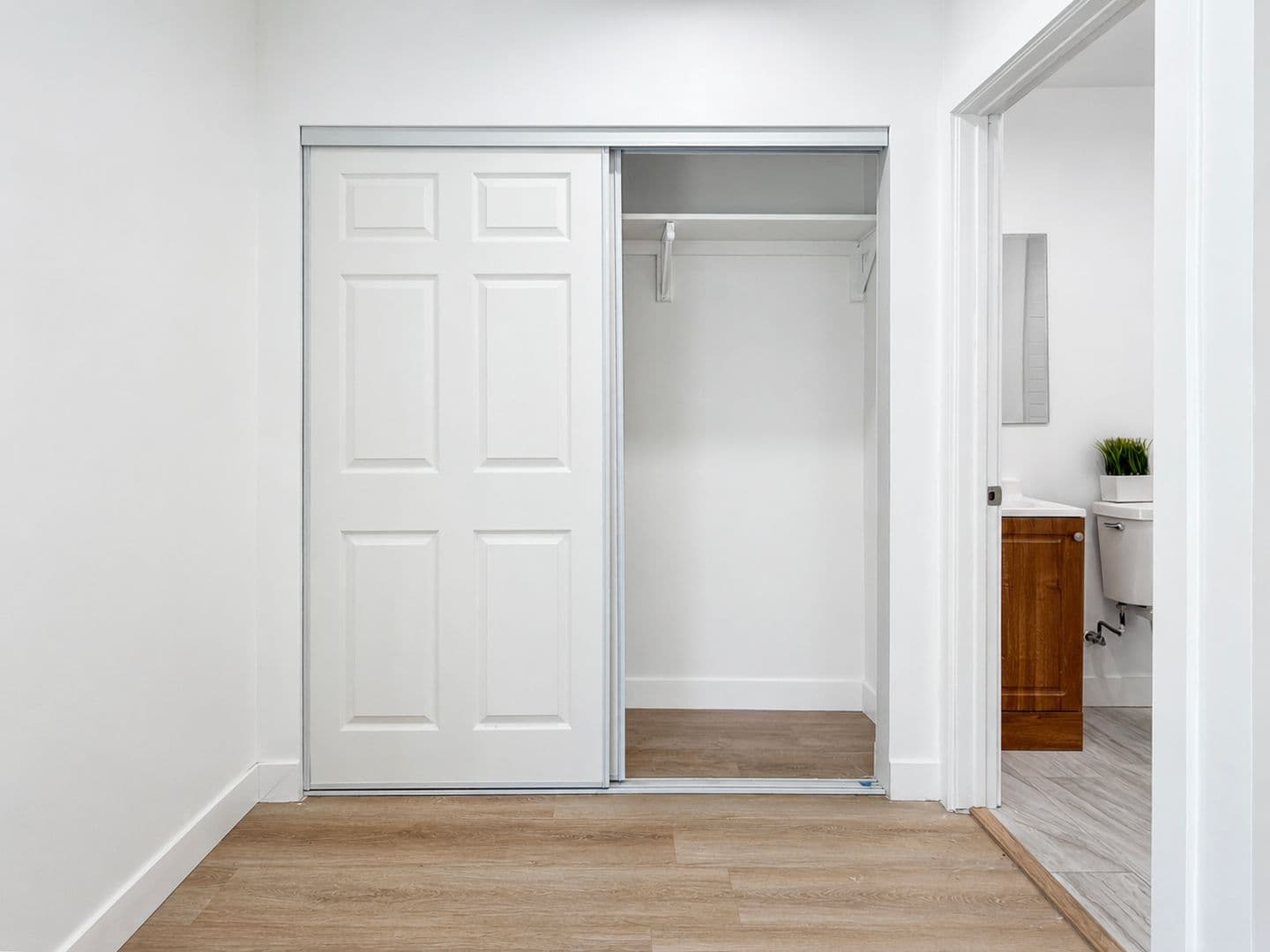 Long Beach Apartment: 1001 E 5th St